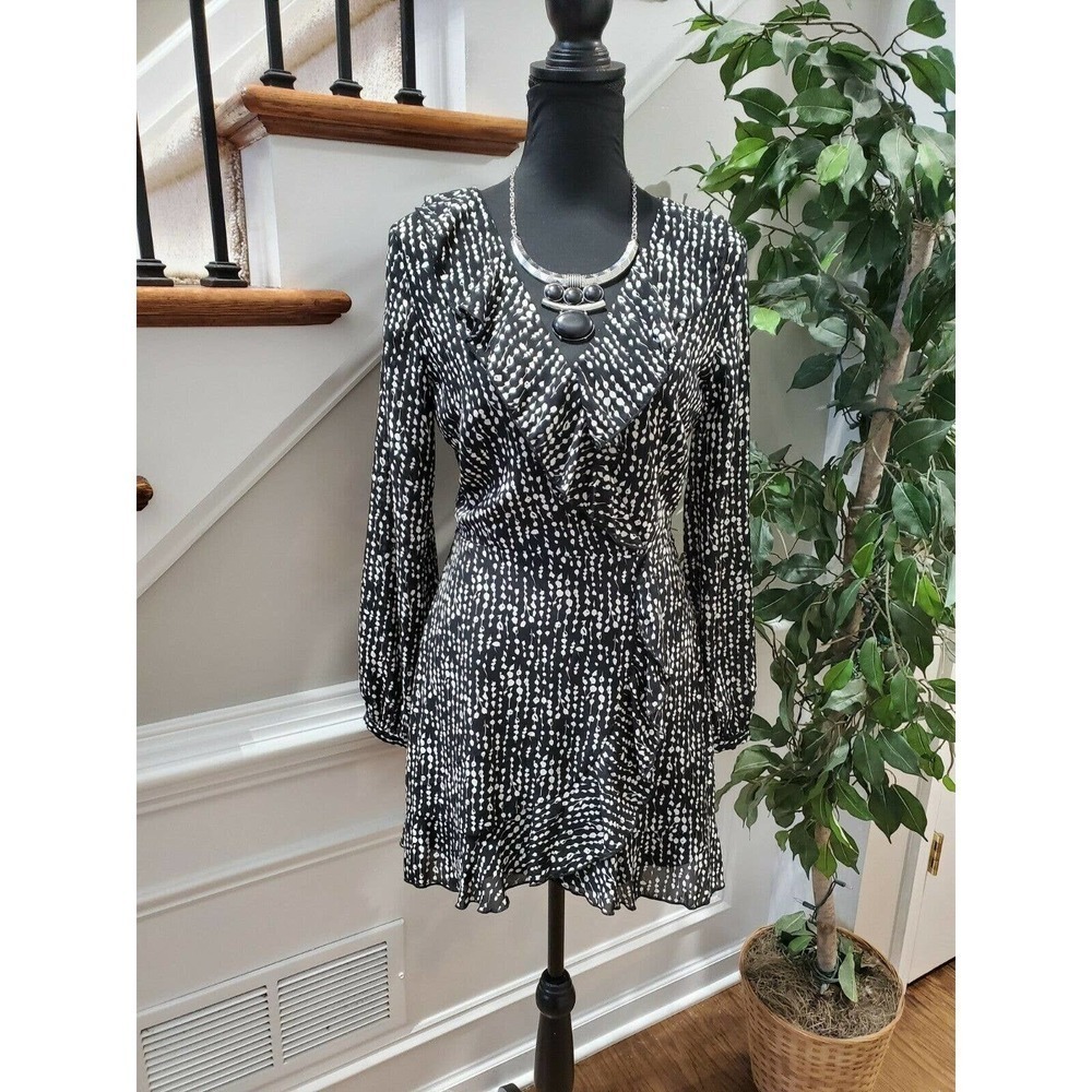 Lucy Paris Women's Black & White 100% Polyester Long Sleeve Knee Length Dress